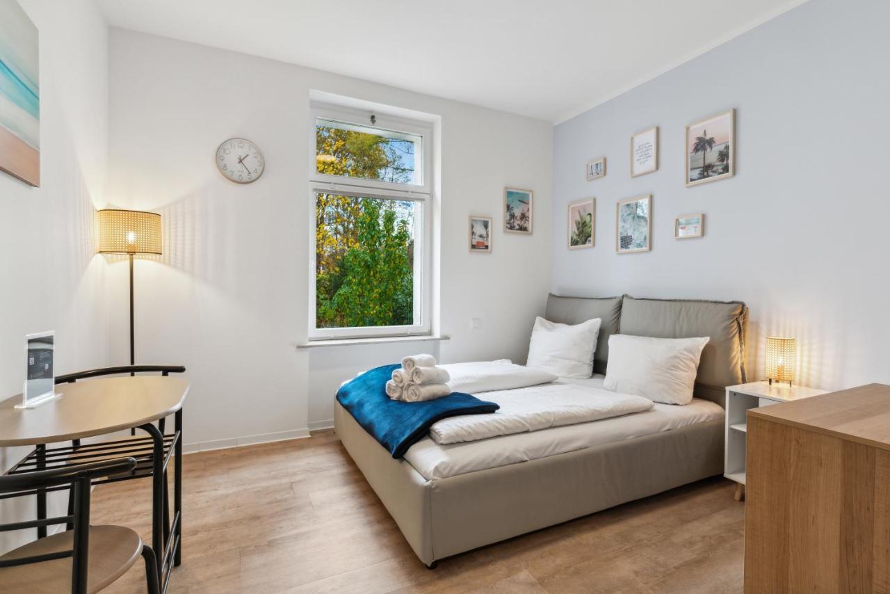 Vorstadtoase - 2 Personen - Eichwalde, Naehe Ber - Queensize-Bett, Netflix, Parken Εξωτερικό φωτογραφία