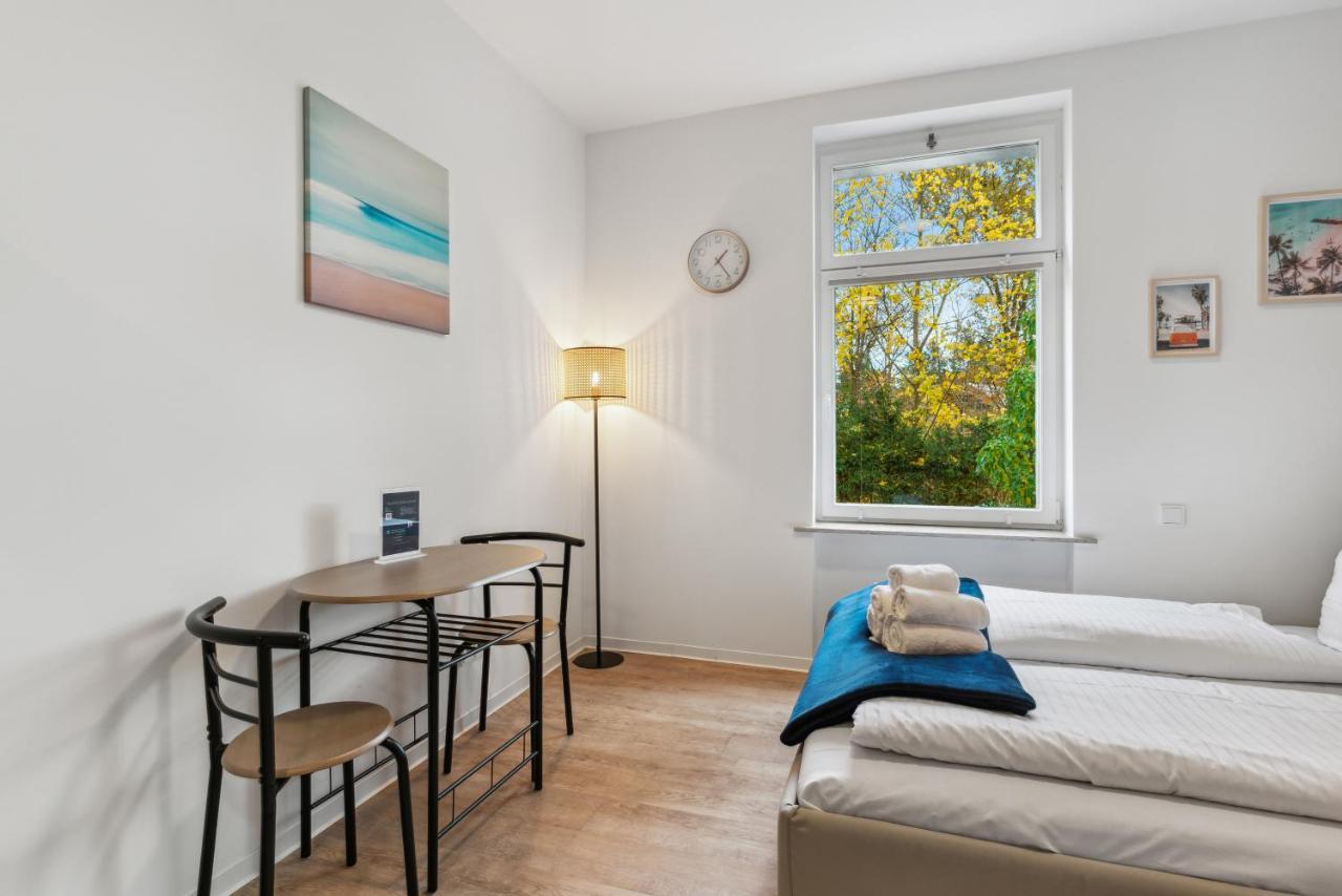 Vorstadtoase - 2 Personen - Eichwalde, Naehe Ber - Queensize-Bett, Netflix, Parken Εξωτερικό φωτογραφία